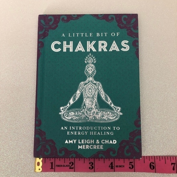 A Little Bit of Chakras: An Introduction to Energy Healing (Little Bit Series) - Picture 6 of 7